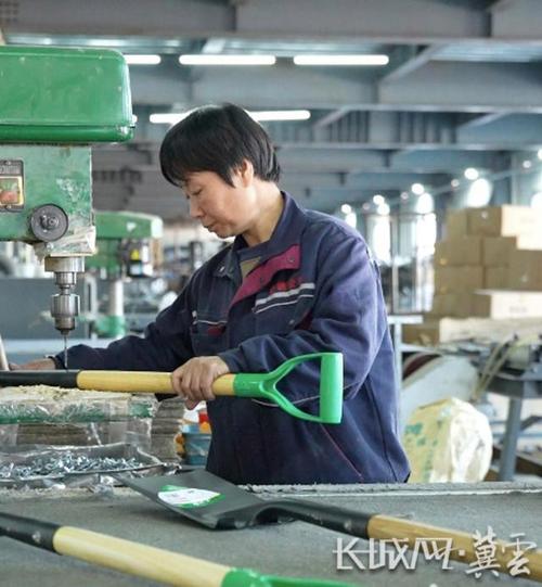 工具&hellip;&hellip;在滦南县宋道口镇唐山舒适五金工具制造产品展厅里